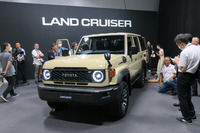 「ランドクルーザー“250”」の発表会では、サプライズ的に8年ぶりとなる「ランドクルーザー“70”」（写真）の再導入もアナウンスされた。パワートレインを刷新し運転支援システムを追加するなどして、2023年冬に発売される見込みだ。