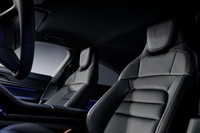 「タイカン4Sブラックエディション」のインテリア。