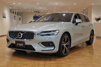 日本では2018年9月25日にデビューした2代目「ボルボV60」。本国では、これをベースとするクロスオーバーモデル「V60クロスカントリー」の新型も発表されている。