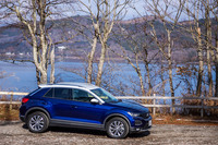 Dセグメントの「ティグアン」とBセグメントの「Tクロス」に続く、フォルクスワーゲンで3車種目のSUVとなる「Tロック」。2020年12月に、導入初の仕様変更が行われた。