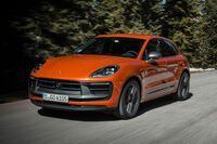 1968年の「911T」に始まる「T」の文字は「ツーリング」を意味している。