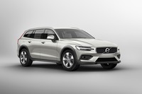 「ボルボV60クロスカントリー」の安全装備がレベルアップ