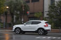 「B4 AWD」パワートレインの2リッターターボエンジンは最高出力197PSと最大トルク300N・mを発生する。