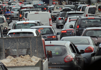 近年フィレンツェでは渋滞が深刻化するとともに、駐車場も見つけることが極めて困難になっている。2017年6月撮影。