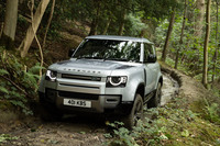 「ランドローバー・ディフェンダー」のショートホイールベース仕様「90」。「110」よりも全長とホイールベースが435mm短い。