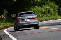 「RS 3スポーツバック」が0-100km/h加速に要する時間は4.1秒。最高速度はリミッターの作動する280km/hとなっている。