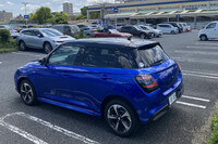 近所のホームセンター「スーパーバリュー」の駐車場にて、スーパーバリューだった先代「スイスポ」をしのぶ。私も多くのカーマニアと同じく「あ～、早く新型スイスポが出ないかなぁ」と、思っていたのだが……。