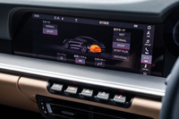 ステアリングホイールに備わるダイヤルスイッチのほかに、PCM（ポルシェ・コミュニケーション・マネージメントシステム）と呼ばれるインフォテインメントシステム内でも、走行モードの切り替えが行える。