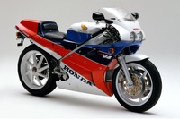 今回、メーカー自らレストアサービスを開始した「ホンダVFR750R」。国内では1000台が限定販売された、珠玉の高性能バイクである。
