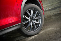 足まわりに関しては大幅な変更はアナウンスされていない。タイヤサイズは「20S」「25S」「XD」が225/65R17、その他のグレードが225/55R19である。