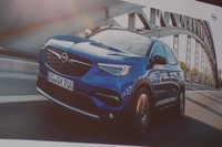 こちらはSUV「グランドランドX」。日本ではハイブリッド車も選べるようになる。