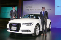 「A6アバント」のプレゼンテーションは、アウディ・ジャパンのマーケティングコミュニケーション部長ドナート・ロマニエッロ氏（右）と、営業オペレーション本部長マティアス・シェーパース氏（左）が、流ちょうな日本語で行った。