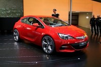 「アストラ」の3ドアクーペ「GTCパリ」はコンセプトカーとしての出展。
