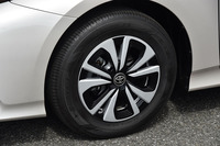 
	今回試乗したのは、15インチホイール（写真）装着車。ほかに、17インチホイールもラインナップされる。
	