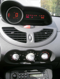 空調スイッチにも先代の面影が。