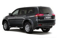 「三菱パジェロスポーツ」（写真上下）は、南米などでは「モンテロスポーツ」の名で扱われる。中南米は「ナティーバ」、オーストラリアでは「チャレンジャー」。