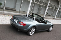 「ドルフィングレーマイカ」と呼ばれる新色に塗られた「RS RHT」。17インチのアルミホイールも新たなデザインとなる。