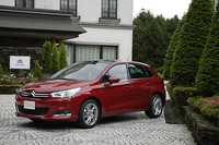 【スペック】エクスクルーシブ：全長×全幅×全高＝4330×1790×1490mm／ホイールベース＝2610mm／車重＝1370kg／駆動方式＝FF／1.6リッター直4DOHC16バルブターボ（156ps/6000rpm、24.5kgm/1400-3500rpm）／価格＝299万円（テスト車＝同じ）