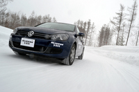 第209回：「頂点」の名を持つタイヤ　ブリヂストンの新スタッドレス「ブリザックVRX」を試すの画像