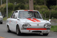 S氏が所有する、チームサムライのスペアカーだったという「日野コンテッサ1300クーペL」。S氏の元にきてからレストアが施され、本来はエンジンルーム後端にあるラジエーターをフロントに移設するなど手が加えられている。