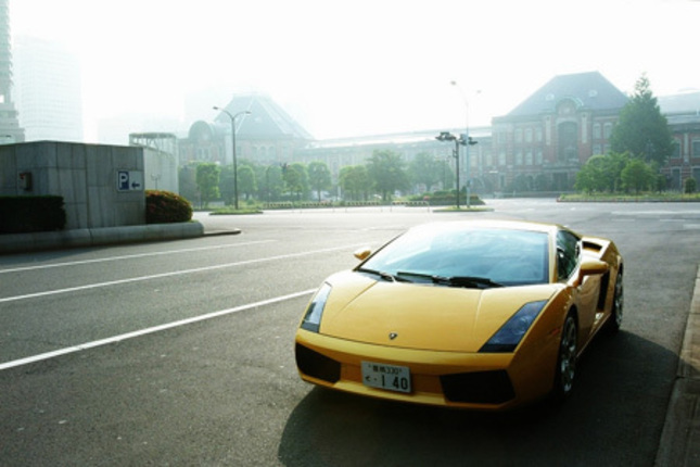 【スペック】全長×全幅×全高＝4300×1900×1165mm/ホイールベース＝2560mm/車重＝1430kg/駆動方式＝4WD/5リッターV10 DOHC40バルブ（500ps/7800rpm、52.0kgm/4500rpm）／価格＝1858.5万円（テスト車＝2011万2750円／スペシャルカラー＝34万1250円／デュアルカラー＆マテリアルインテリア＝13万6500円／Eギア＝105.0万円）