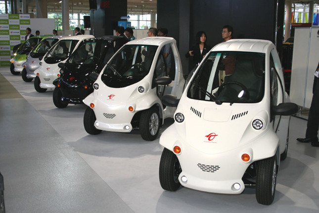 トヨタ車体の新型「コムス」。