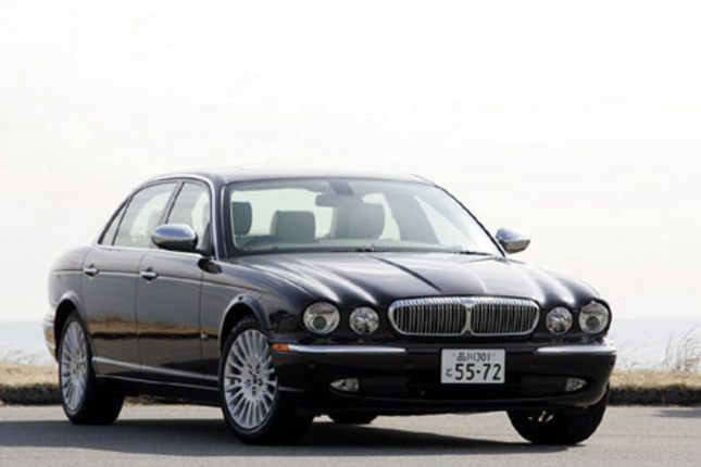【スペック】全長×全幅×全高＝5215×1900×1455mm／ホイールベース＝3160mm／車重＝1820kg／駆動方式＝FR／4.2リッターV8DOHC32バルブスーパーチャージャー・インタークーラー付き（406ps/6100rpm、56.4kgm/3500rpm）／価格＝1680.0万円（テスト車＝同じ）