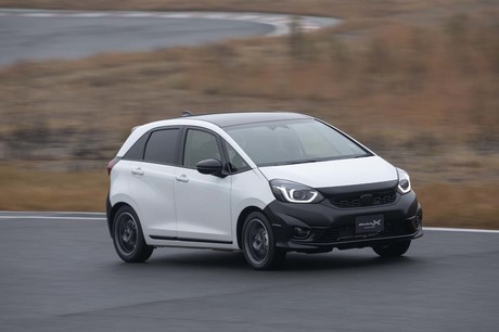 ホンダ フィット ハイブリッド 価格 新型情報 グレード諸元 価格 Com