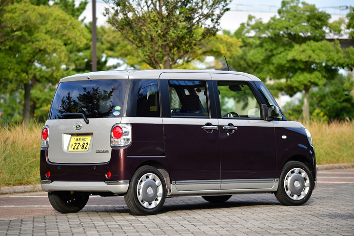 写真のボディーカラーはスムースグレーマイカメタリック×プラムブラウンクリスタルマイカ。