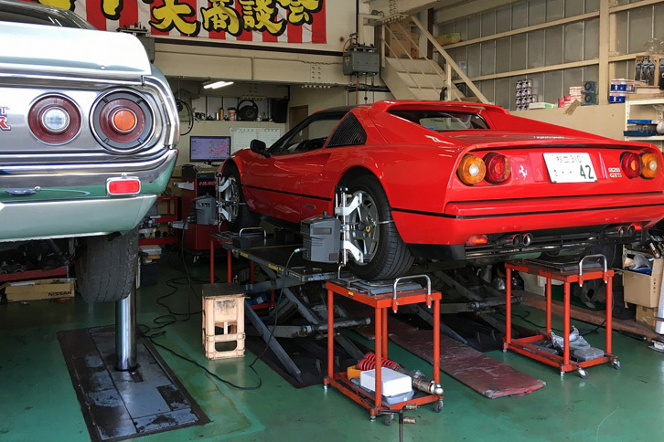 “ケンメリ”の隣で測定開始。