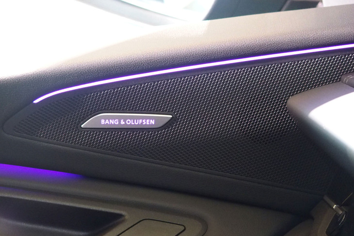 Q6 e-tronクワトロ（フロントスピーカー）