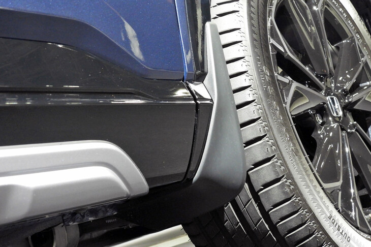 ホンダCR-V e：HEV RSブラックエディション ホンダアクセス用品装着車（マッドガード＜フロント＞）