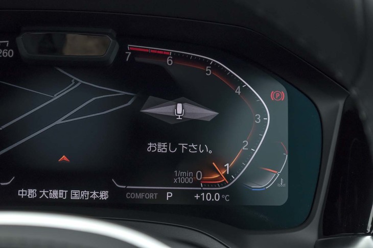 AI技術を活用した対話型インターフェイスは、セリングポイントのひとつ。「オーケーBMW」の起動メッセージは、ユーザーの好みのものに変更できる（写真は起動時のメーターパネル）。