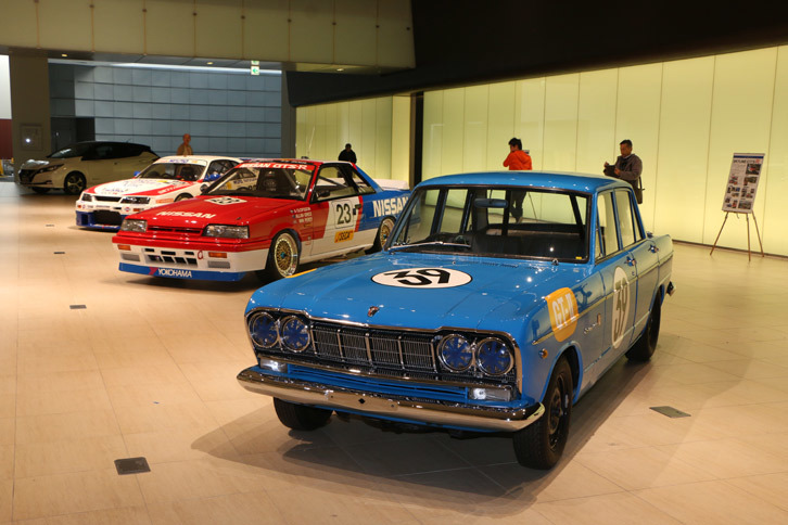 今回レストアされた「1988年 欧州ツーリングカー選手権出場車 スカイラインGTS-R」は、他の2台のレーシングカーとともに、日産テクニカルセンターのロビーに展示されている。