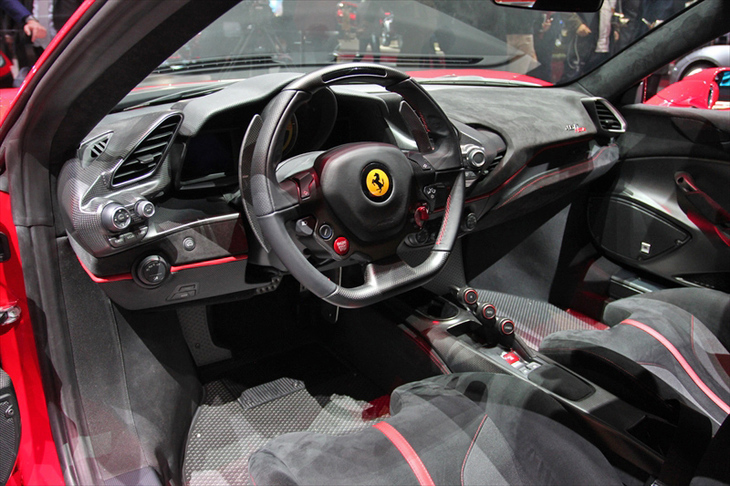 フェラーリ488ピスタ（インテリア）