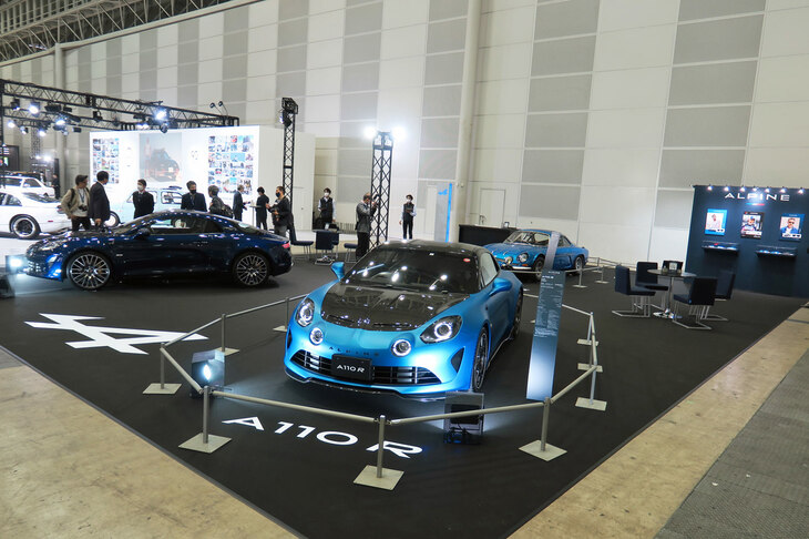 アルピーヌの展示ブースの様子。