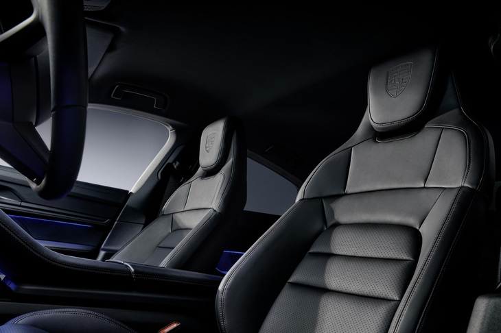 「タイカン4Sブラックエディション」のインテリア。