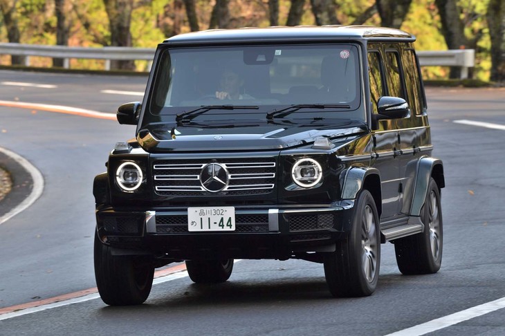
	【メルセデス・ベンツG350dのスペック】
	ボディーサイズ：全長×全幅×全高＝4660×1930×1975mm／ホイールベース：2890mm／車重：2500kg／駆動方式：4WD／エンジン：3リッター直6 DOHC 24バルブ ディーゼル ターボ／ トランスミッション：9段AT／最高出力：286PS（210kW）/3400-4600rpm／最大トルク：600N・m（61.2kgf・m）/1200-3200rpm／
	タイヤ：（前）275/50R20 113V M＋S／（後）275/50R20 113V M＋S（ピレリ・スコーピオンゼロ オールシーズン）／燃費：9.9km/リッター（WLTCモード）／価格：1192万円
	
	【取材時の燃費データ】
	テスト距離： 270.1km（市街地1：高速道路8：山岳路1）／使用燃料：31.3リッター（軽油）／参考燃費：8.6km/リッター（満タン法）／8.4km/リッター（車載燃費計計測値）
	