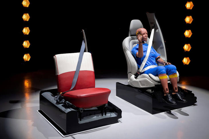 ボルボは1959年に3点式シートベルトを開発。