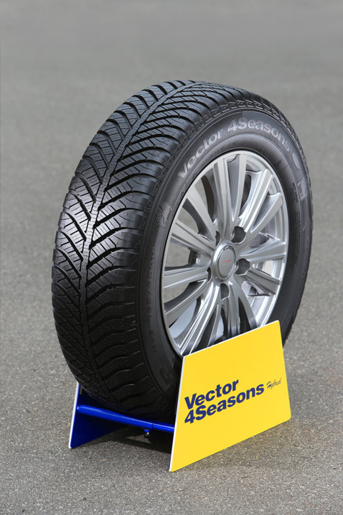グッドイヤーのオールシーズンタイヤ「ベクター4シーズンズ ハイブリッド」。2016年8月にサイズ数が大幅に拡充され、同時に名前も「ベクター4シーズンズ」から現在のものに改められた。