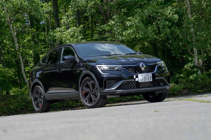 2022年5月26日に発売された「ルノー・アルカナ」。国内では「R.S.ラインE-TECHハイブリッド」のモノグレード展開で、車両本体価格は429万円。