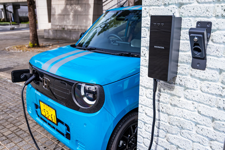 充電設備とケーブルが一体になった単相200Vを利用する6kW出力の「ホンダEVチャージャー」が販売店オプションとして用意されている。価格は22万2200円（別途設置工事費が必要）。