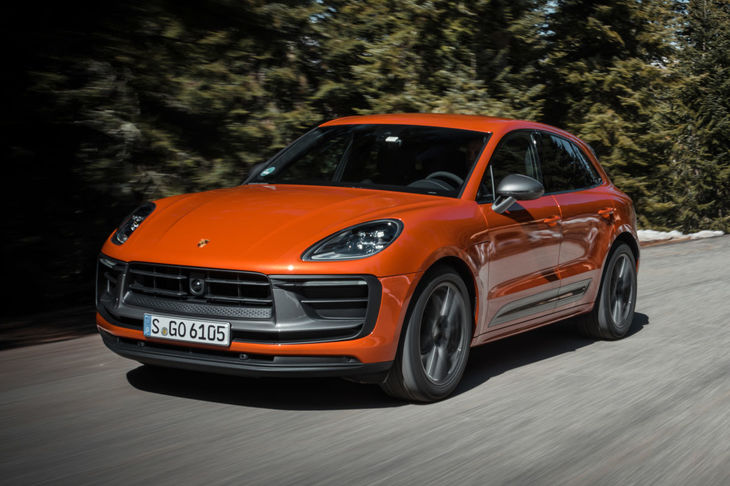 1968年の「911T」に始まる「T」の文字は「ツーリング」を意味している。