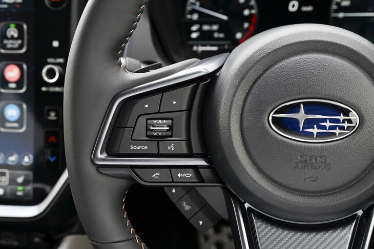 スバル・レヴォーグ レイバック リミテッドEX（ステアリングスイッチ）