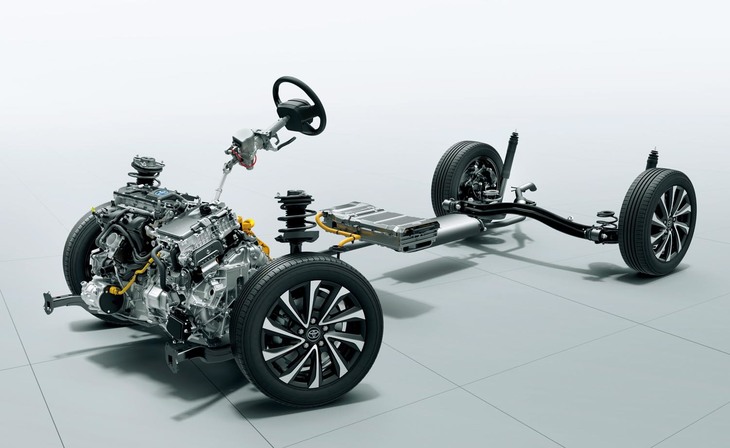 新型「ノア／ヴォクシー」のハイブリッド車には、新世代の1.8リッターハイブリッドシステムが採用されている。写真は2WD車だが、ハイブリッドの4WD車が設定されるのもトピックのひとつ。