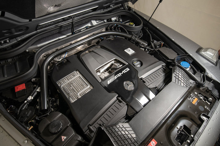 「AMG G63」に搭載される4リッターV8ツインターボエンジン。従来モデルより14ps高い585psの最高出力と、90Nm大きい850Nmの最大トルクを発生する。