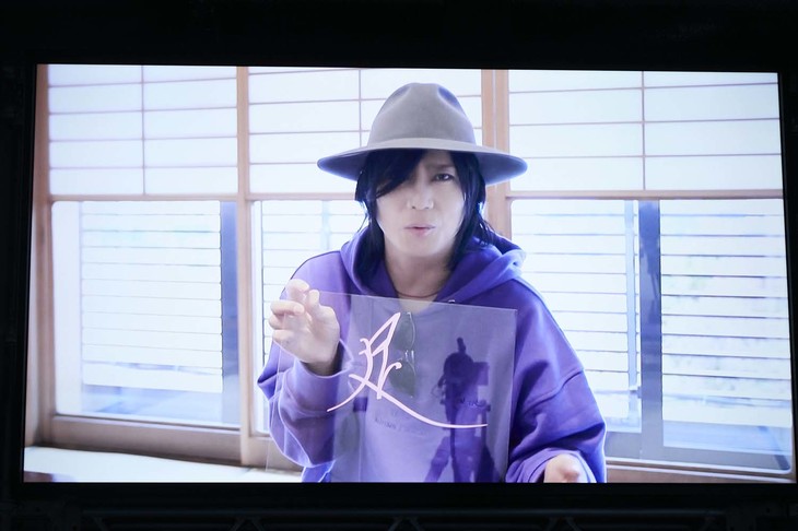 ポルシェ70周年ムービーには70人の著名人が登場し、メッセージを発信した。写真は京本政樹さんのメッセージシーン。日常から付き合える“足”だとポルシェを語った。