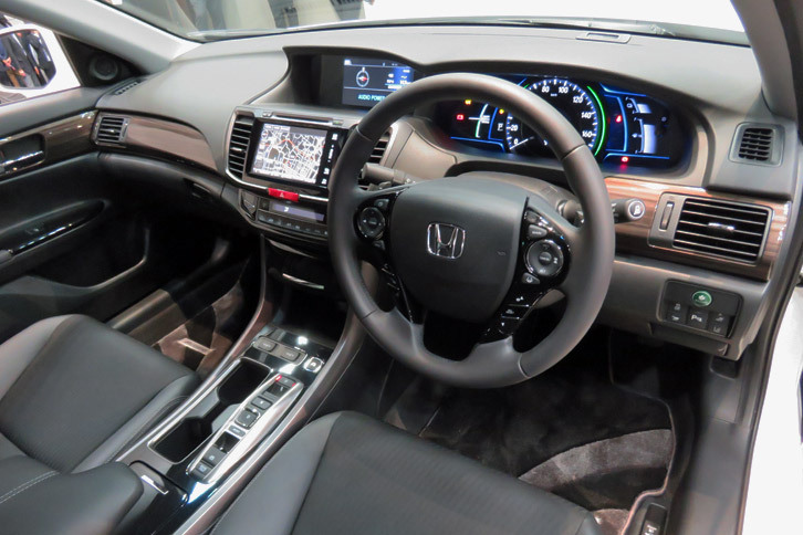 「ハイブリッドEX」のインストゥルメントパネルまわり。