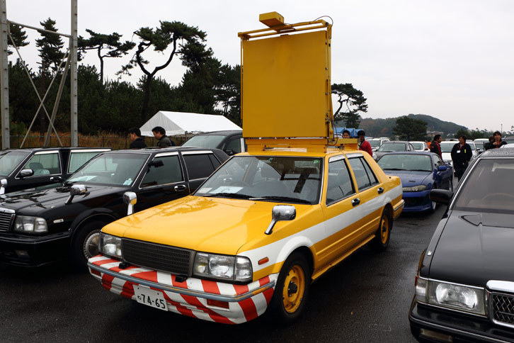 今回、唯一の働くクルマだったのが「セドリック」の公共応急作業車。現役だったころのパトライトが外されている以外は、当時の雰囲気を残している。意外にもY31型のパトカー同様に、3リッターエンジンを搭載している。