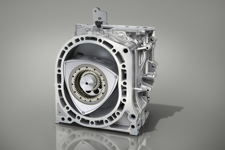 マツダにとって約11年ぶりの量産型ロータリーエンジンとなった、8C型ロータリーエンジン。「MX-30ロータリーEV」の発電用ユニットとして開発された。